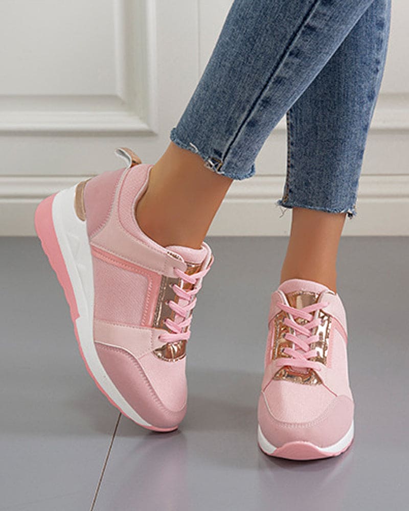 Isa Sneakers met een mesh en sleehak