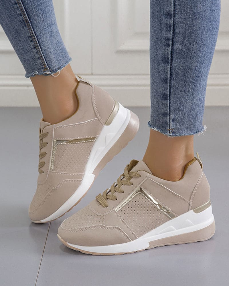 Isa Sneakers met een mesh en sleehak