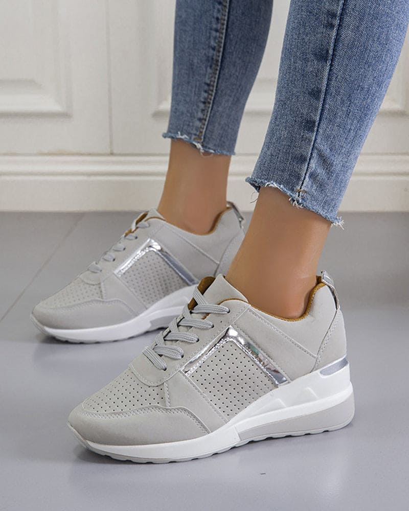 Isa Sneakers met een mesh en sleehak