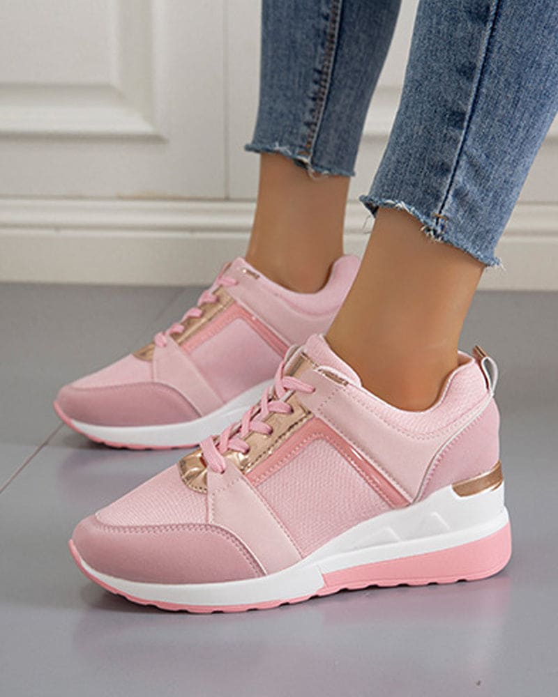 Isa Sneakers met een mesh en sleehak