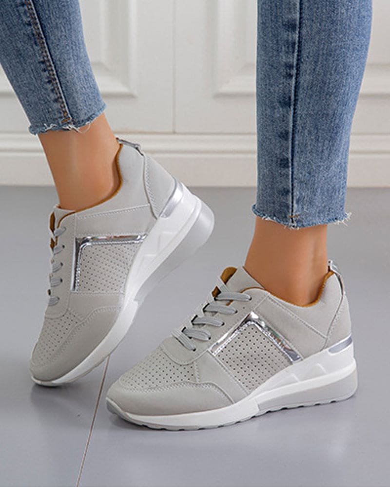 Isa Sneakers met een mesh en sleehak