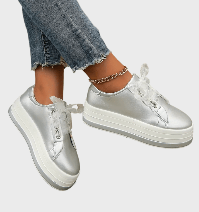 Nora Glanzende sneakers met veters en dikke tussenzolen