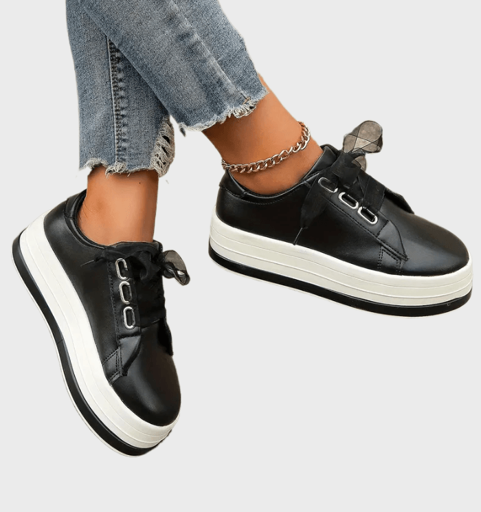 Nora Glanzende sneakers met veters en dikke tussenzolen