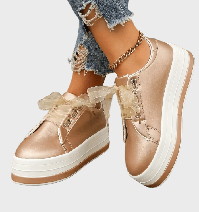 Nora Glanzende sneakers met veters en dikke tussenzolen