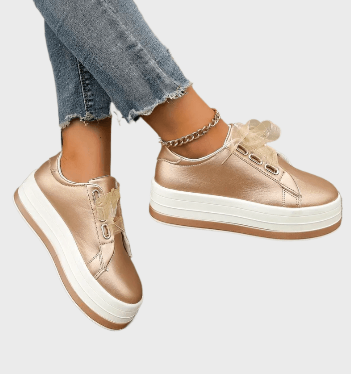 Nora Glanzende sneakers met veters en dikke tussenzolen