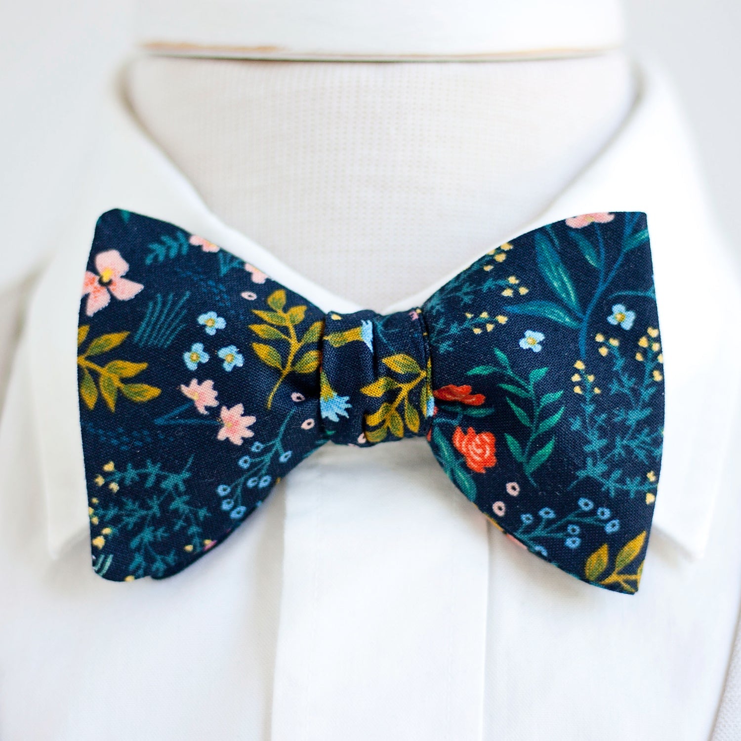 DriDa Zelfbinder Vlinderdas Heren – Marine Metallic Bloemen