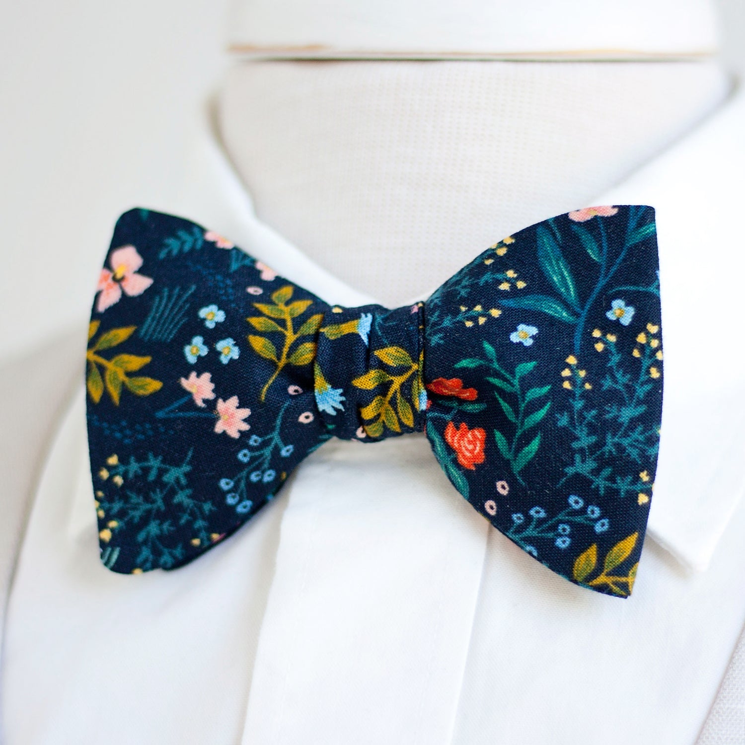 DriDa Zelfbinder Vlinderdas Heren – Marine Metallic Bloemen